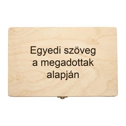 Fenyőfa ajándékdoboz egyedi szöveg gravírozással 30×20 cm