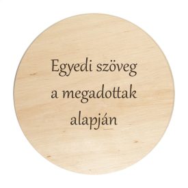 Gravírozott kerek fatábla egyedi szöveggel 22 cm