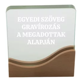 Üvegtrófea bükkfa talppal gravírozás egyedi szöveggel