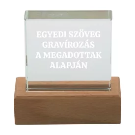   Kis Üvegtrófea bükkfa talppal gravírozás egyedi szöveggel