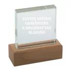 Kis Üvegtrófea bükkfa talppal gravírozás egyedi szöveggel